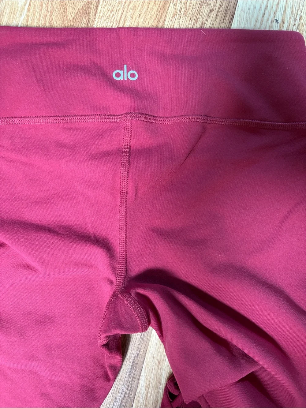 ALO Sz sm  ' Crimson Lattice Detail Active Leggings
